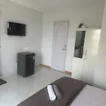 Oxford: Private Studio In Koregaon Park. Lakeview