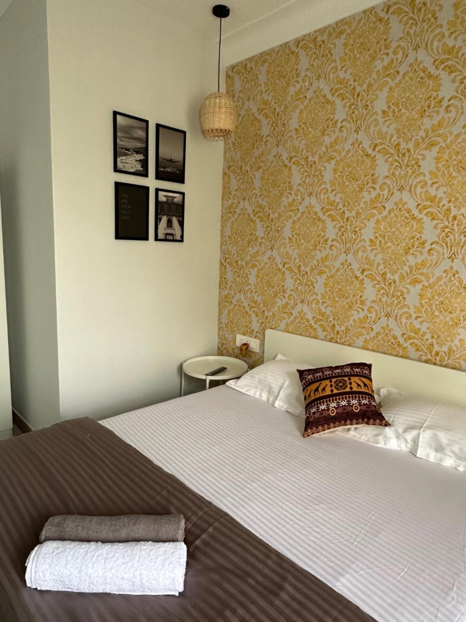 Oxford: Private In Koregaon Park. Lakeview Pune
