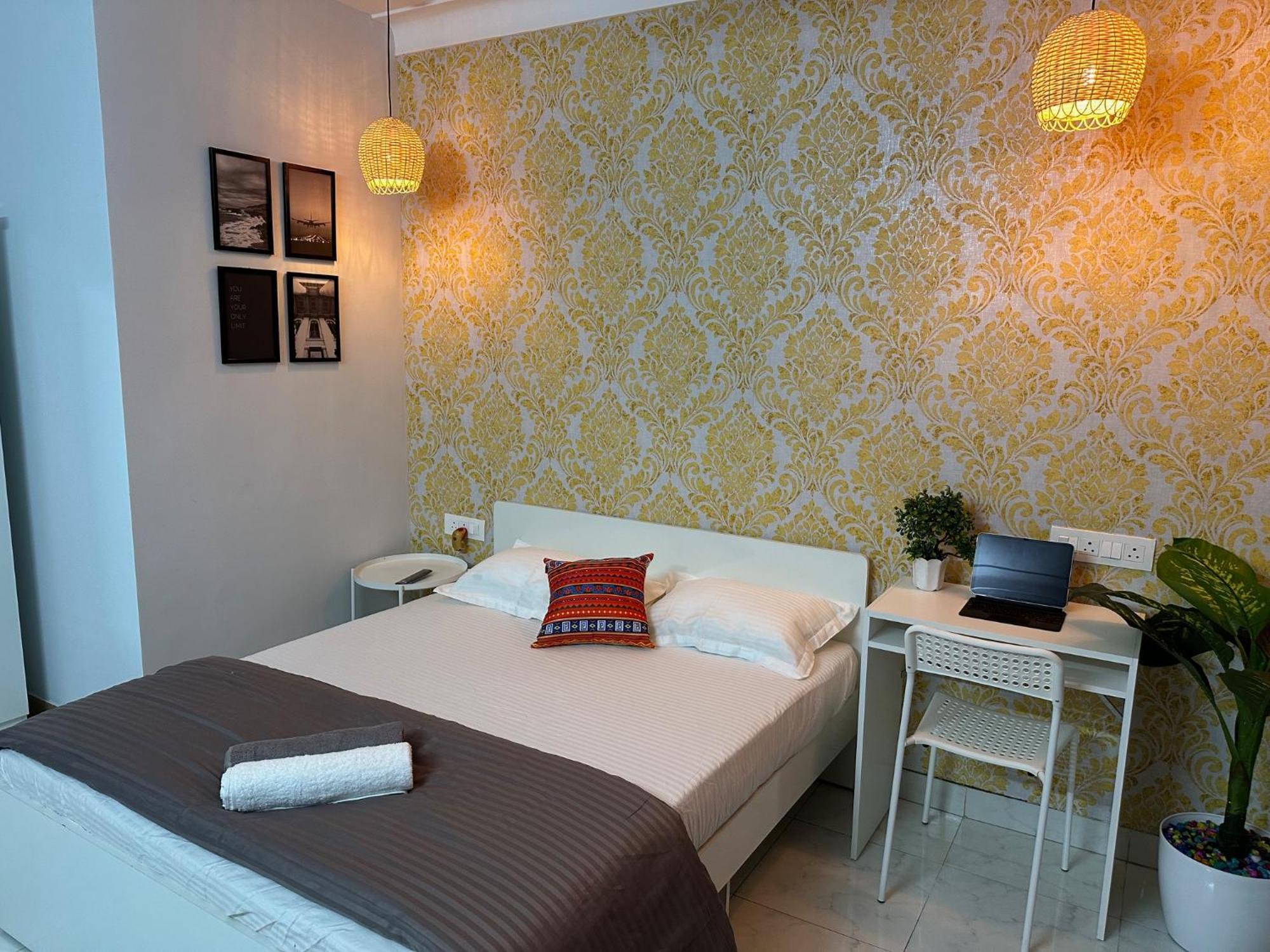 Oxford: Private In Koregaon Park. Lakeview Pune