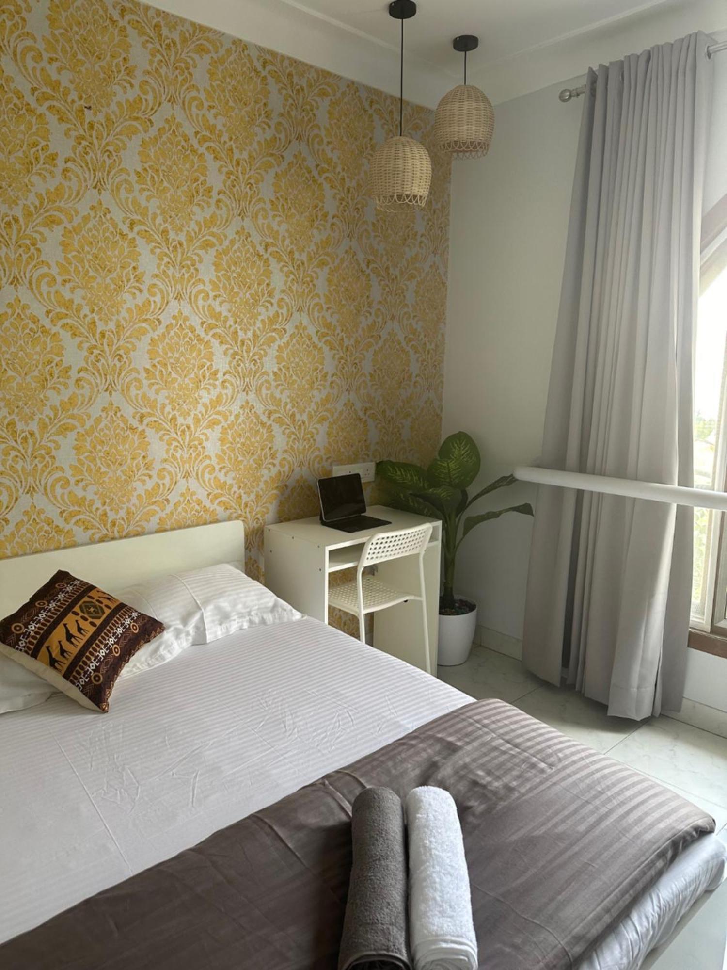 Apartment Oxford: Private In Koregaon Park. Lakeview Pune
