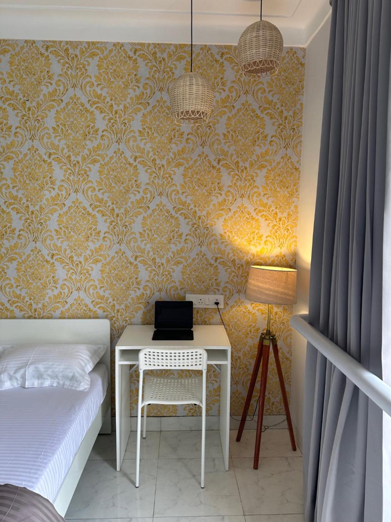 Oxford: Private In Koregaon Park. Lakeview Apartment *